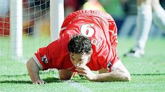 Tras el polémico festejo, la Football Association le impuso a Robbie Fowler una multa de 32 mil libras y lo suspendió por cuatro partidos. Tras el polémico festejo, la Football Association le impuso a Robbie Fowler una multa de 32 mil libras y lo suspendió por cuatro partidos.