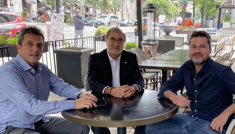 Massa junto al embajador Jorge Argüello y el ministro Matías Lammens.