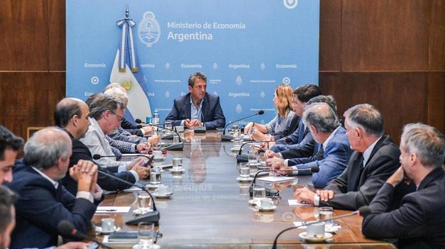Sergio Massa se reunió con los secretarios de las principales áreas económicas.