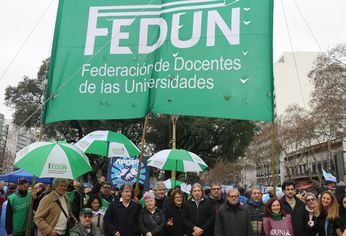 La Federación de Docentes de las Universidades reclamando que el Gobierno cumpla con la Ley de Financiamiento Universitario.
