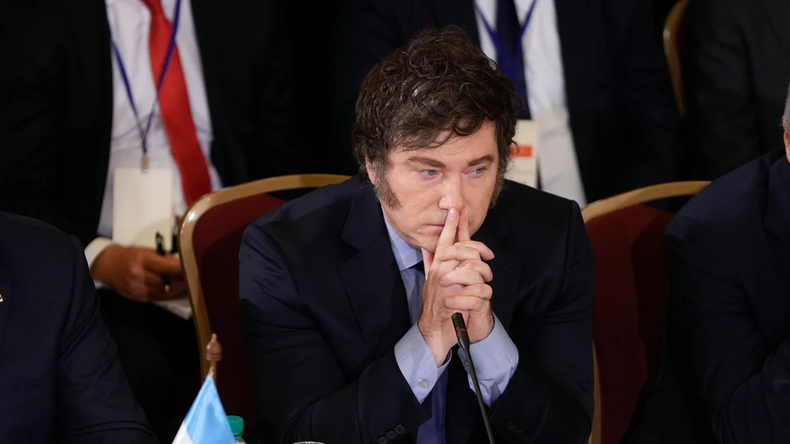 El Gobierno acusó a "la casta" y al "Partido del Estado" de tratar de "voltearlo". El Gobierno acusó a "la casta" y al "Partido del Estado" de tratar de "voltearlo".