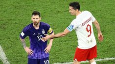 Messi y Lewandowski protagonizaron un fuerte cruce en el mundial. Messi y Lewandowski protagonizaron un fuerte cruce en el mundial.