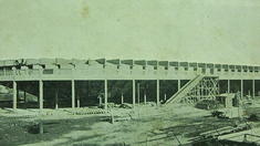 El nuevo escenario podía alojar hasta 90.000 personas. El nuevo escenario podía alojar hasta 90.000 personas.