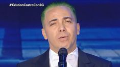 Cristian Castro apareció teñido de verde en lo de Susana Giménez y le robó un beso a la diva Cristian Castro apareció teñido de verde en lo de Susana Giménez y le robó un beso a la diva