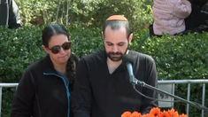 Yarden Bibas encabezó el último adiós a su familia. Yarden Bibas encabezó el último adiós a su familia.