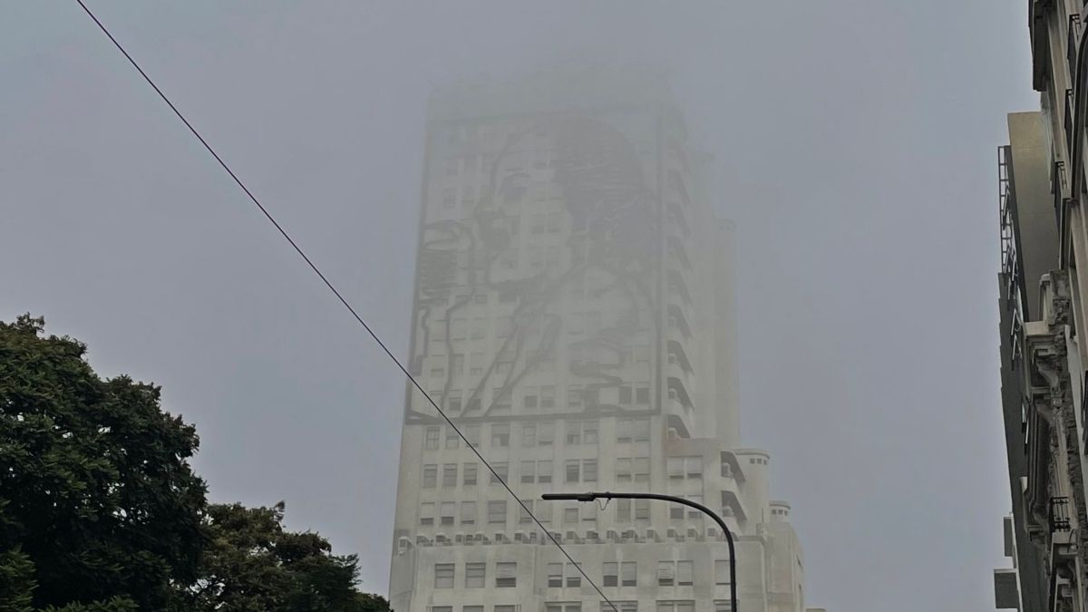 Una Densa Niebla Cubri El Cielo De Buenos Aires