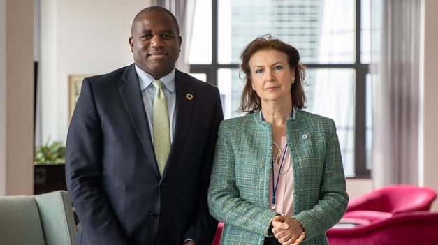 David Lammy y Diana Mondino.