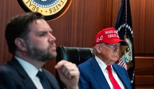 Trump junto al vicepresidente JD Vance, mientras monitoreaba los ataques a Irán.