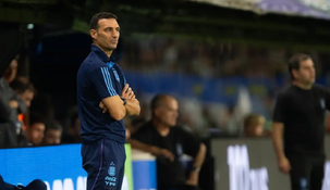 Lionel Scaloni en la Bombonera. Lionel Scaloni en la Bombonera.