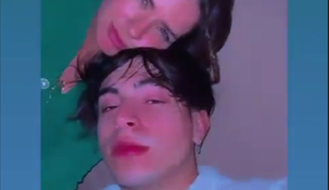 La pareja publicó una historia en donde están abrazados en Instagram.