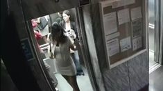 Julieta Makintach junto a su amiga María Lía Vidal Almán en el ascensor de los Tribunales de San Isidro. Julieta Makintach junto a su amiga María Lía Vidal Almán en el ascensor de los Tribunales de San Isidro.