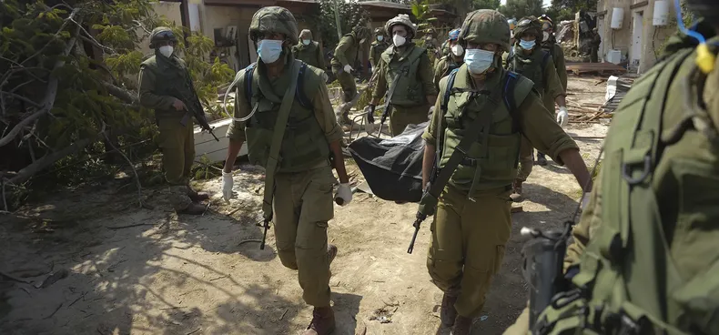 Soldados israelíes hallaron cuerpos tras el ataque de Hamás.&nbsp;