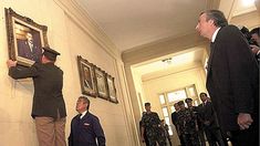 Proceda, el instante en el que Bendini baja el cuadro de Videla por orden de Kirchner.