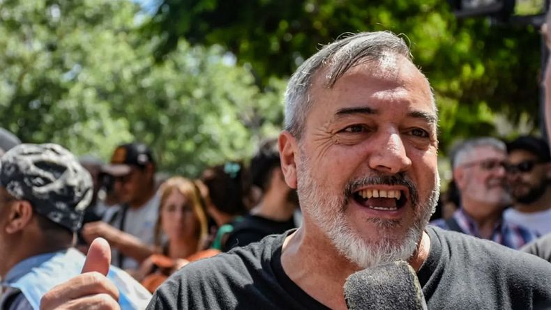 Rodolfo Aguiar habló con los medios durante la marcha de la CGT.