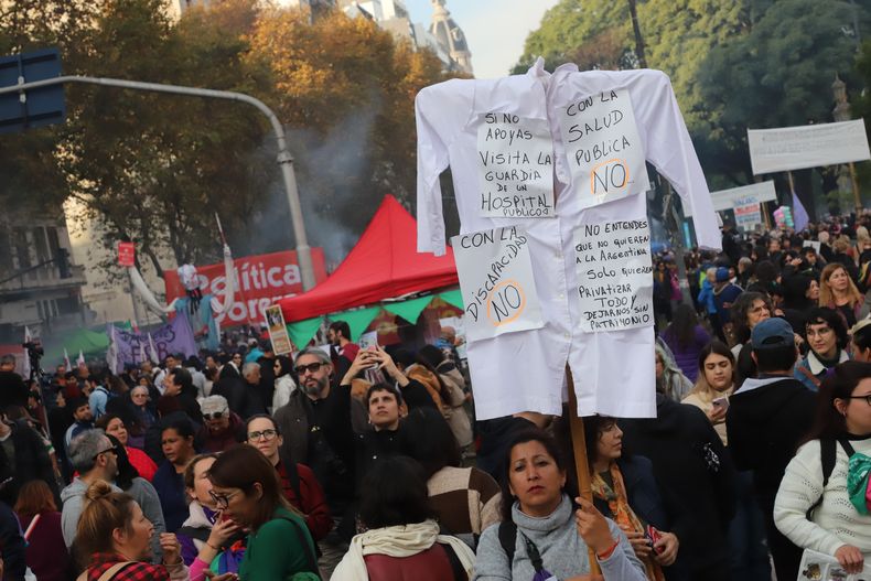 Masiva marcha contra todos los ajustes de Milei.&nbsp;