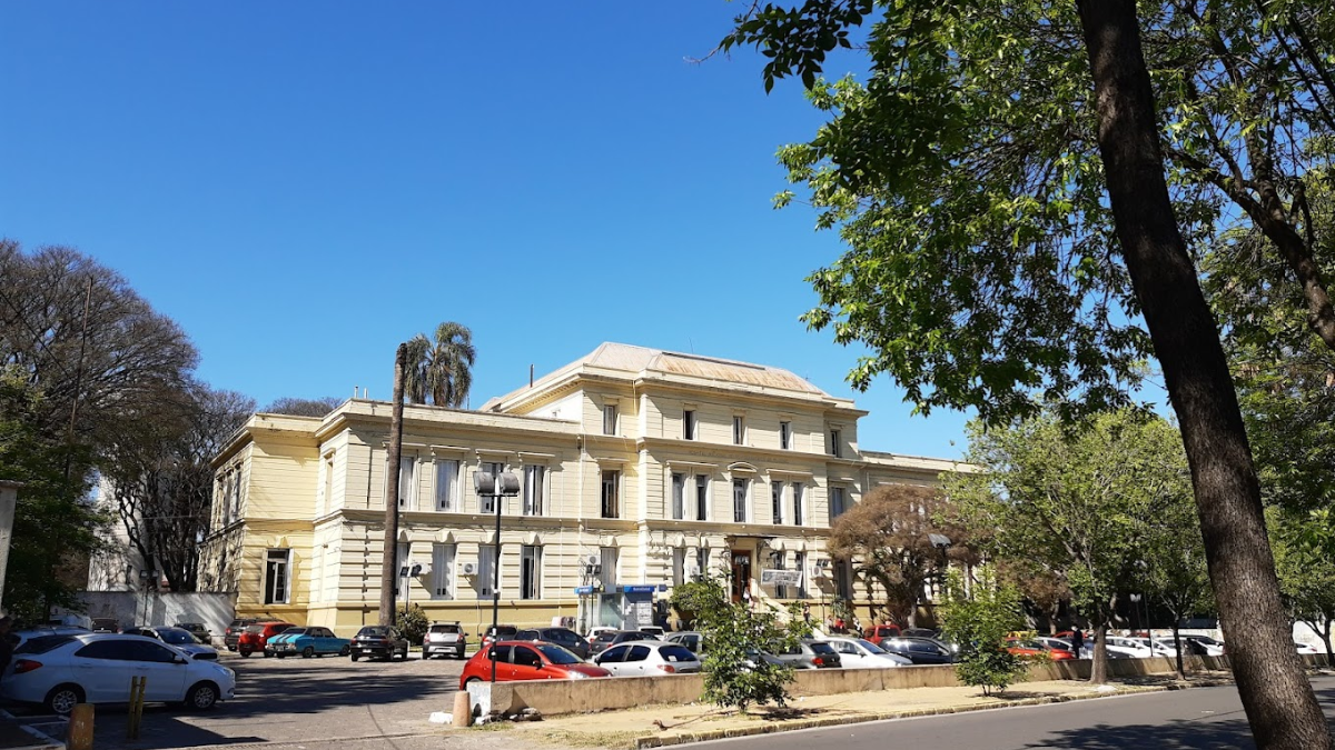 Se incendió el Hospital Moyano en Parque Patricios: evacuaron a 60 pacientes del edificio