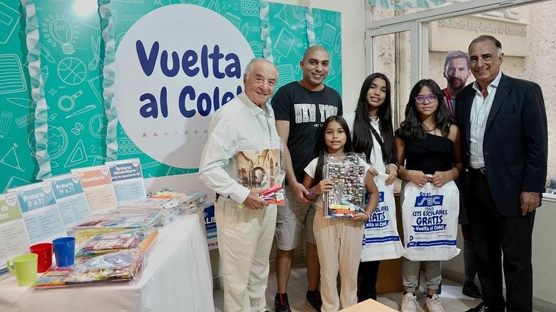 Ya se entregaron de forma gratuita más de 23 mil kits de útiles escolares.