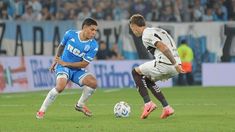 Juanfer Quintero intenta gambetear a Mainero, autor del gol de Tense. Juanfer Quintero intenta gambetear a Mainero, autor del gol de Tense.