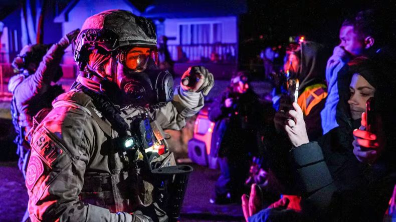 La Ley de Insurrección, vigente desde el año 1807, le permite al presidente de Estados Unidos desplegar fuerzas militares en territorio nacional para combatir un levantamiento armado interno.