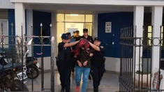 Por el crimen fueron detenidos el padrastro de la menor, un amigo de él y la mamá de la nena. Por el crimen fueron detenidos el padrastro de la menor, un amigo de él y la mamá de la nena.