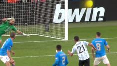 Paulo Dybala entró y convirtió. Paulo Dybala entró y convirtió.