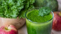 Este batido verde es fresco y rico en proteínas. Este batido verde es fresco y rico en proteínas.