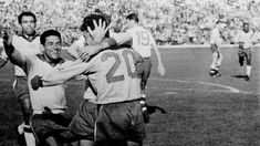 Este jugador ganó dos Copas del Mundo seguidas con Brasil. Este jugador ganó dos Copas del Mundo seguidas con Brasil.