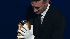 Lionel Scaloni hizo entrega oficial de la Copa del Mundo antes del sorteo del Mundial 2026. Lionel Scaloni hizo entrega oficial de la Copa del Mundo antes del sorteo del Mundial 2026.