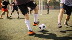 El fútbol es uno de los deportes más seguros para pacientes con epilepsia. El fútbol es uno de los deportes más seguros para pacientes con epilepsia.