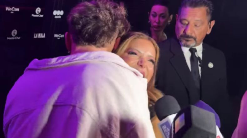 La pareja no dejó de mostrarse cariñosa ante las cámaras de la prensa.