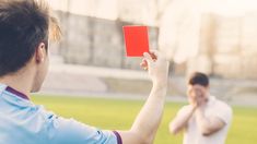 Un partido a pura expulsión. Un partido a pura expulsión.