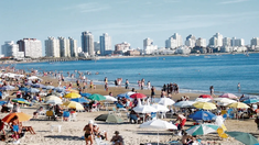 Arribaron un total de 473.626 turistas a Uruguay. Arribaron un total de 473.626 turistas a Uruguay.