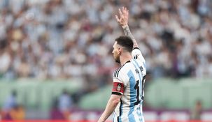 Lionel Messi y un homenaje especial. Lionel Messi y un homenaje especial.