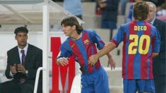 Messi hizo su debut con Barcelona con apenas 17 años. Messi hizo su debut con Barcelona con apenas 17 años.
