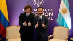 Milei junto a De la Espriella, en una bilateral previa a la ceremonia de asunción.