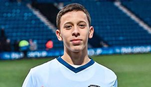 El delantero de 16 años tiene un gran presente en su club europeo. El delantero de 16 años tiene un gran presente en su club europeo.