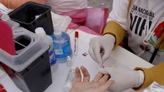 Alertan por el cierre de las direcciones de VIH y Vacunas ante el despido masivo en Salud.