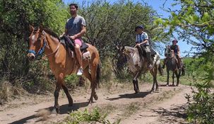 Agua de Oro, el pueblo cordobés donde se pueden hacer cabalgatas en las sierras.