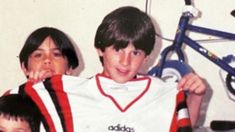 Lionel Messi hizo inferiores en Newells. Lionel Messi hizo inferiores en Newells.