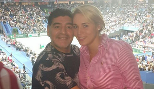 Diego Maradona y Rocío Oliva, en la Copa Davis con un gran regalo de Del Potro Diego Maradona y Rocío Oliva, en la Copa Davis con un gran regalo de Del Potro