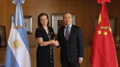 La foto del encuentro entre Diana Mondino y Wang Wei.