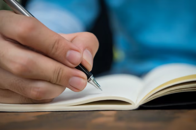 Grafología: así escribe la letra R una persona sociable