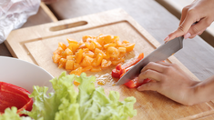 La técnica viral de TikTok transforma la estabilidad de las tablas de cortar con un truco simple y efectivo. La técnica viral de TikTok transforma la estabilidad de las tablas de cortar con un truco simple y efectivo.