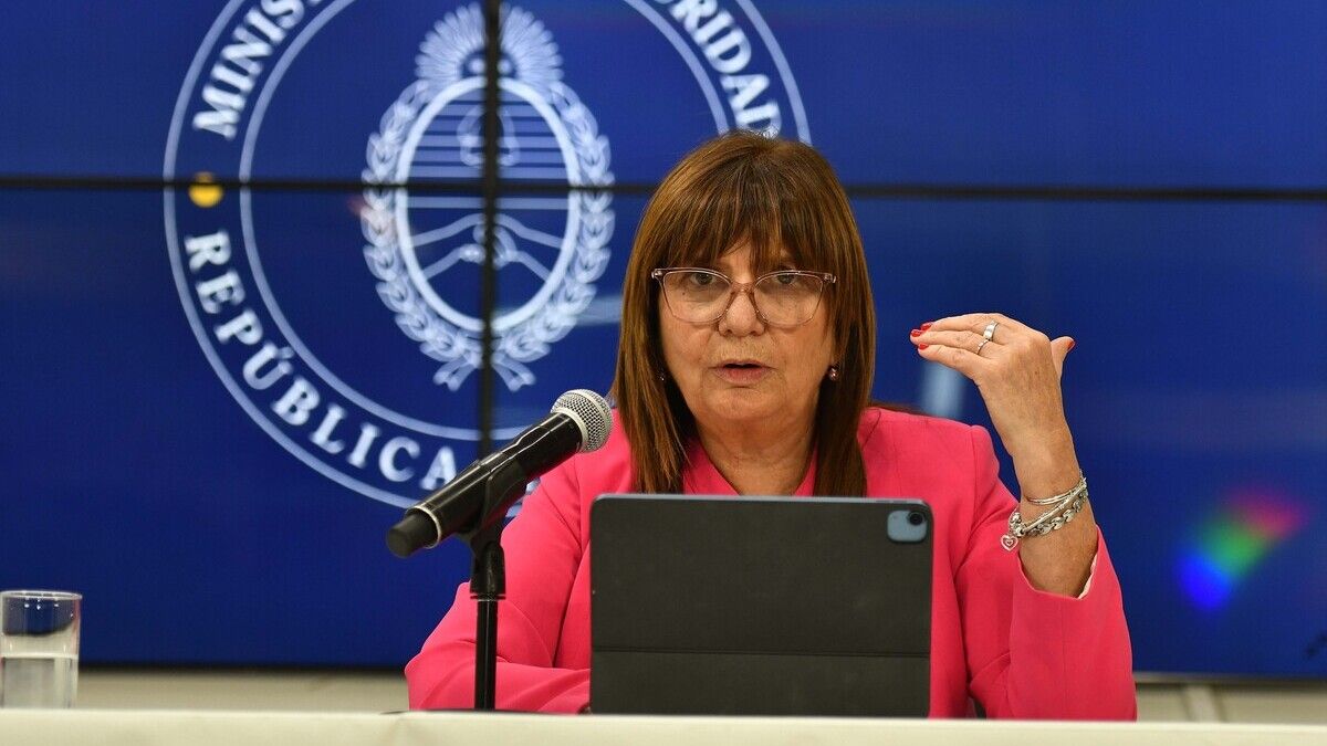 Patricia Bullrich mostró su carnet de Independiente y la objetaron