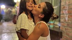 Cinthia Fernández y su hija Francesca. Cinthia Fernández y su hija Francesca.