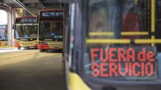 El transporte público del Área Metropolitana de Buenos Aires (AMBA) atraviesa una profunda crisis. El transporte público del Área Metropolitana de Buenos Aires (AMBA) atraviesa una profunda crisis.