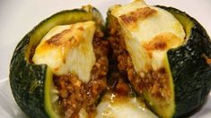 Zapallitos rellenos de carne que muzzarela derretida. Zapallitos rellenos de carne que muzzarela derretida.