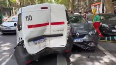 Choque en cadena en Once: tres vehículos, siete heridos y corte de calles. Choque en cadena en Once: tres vehículos, siete heridos y corte de calles.