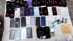Se secuestraron 81 celulares. Se secuestraron 81 celulares.