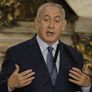Netanyahu está acusado de fraude, abuso de confianza y aceptación de sobornos. Netanyahu está acusado de fraude, abuso de confianza y aceptación de sobornos.
